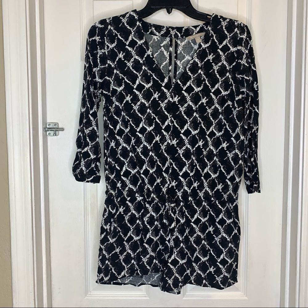 Banana Republic Factory black/white shorts romper Size 0